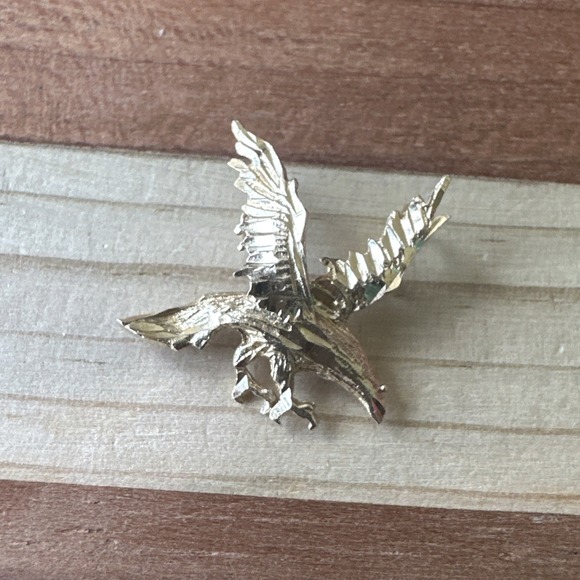 14k Yellow Gold Eagle Pendant Charm Like new | Mercari Vintage Bald Eagle Slide Pendant‎ 0.75 Inch Diamond Cut 14K Yellow Gold 1.0g